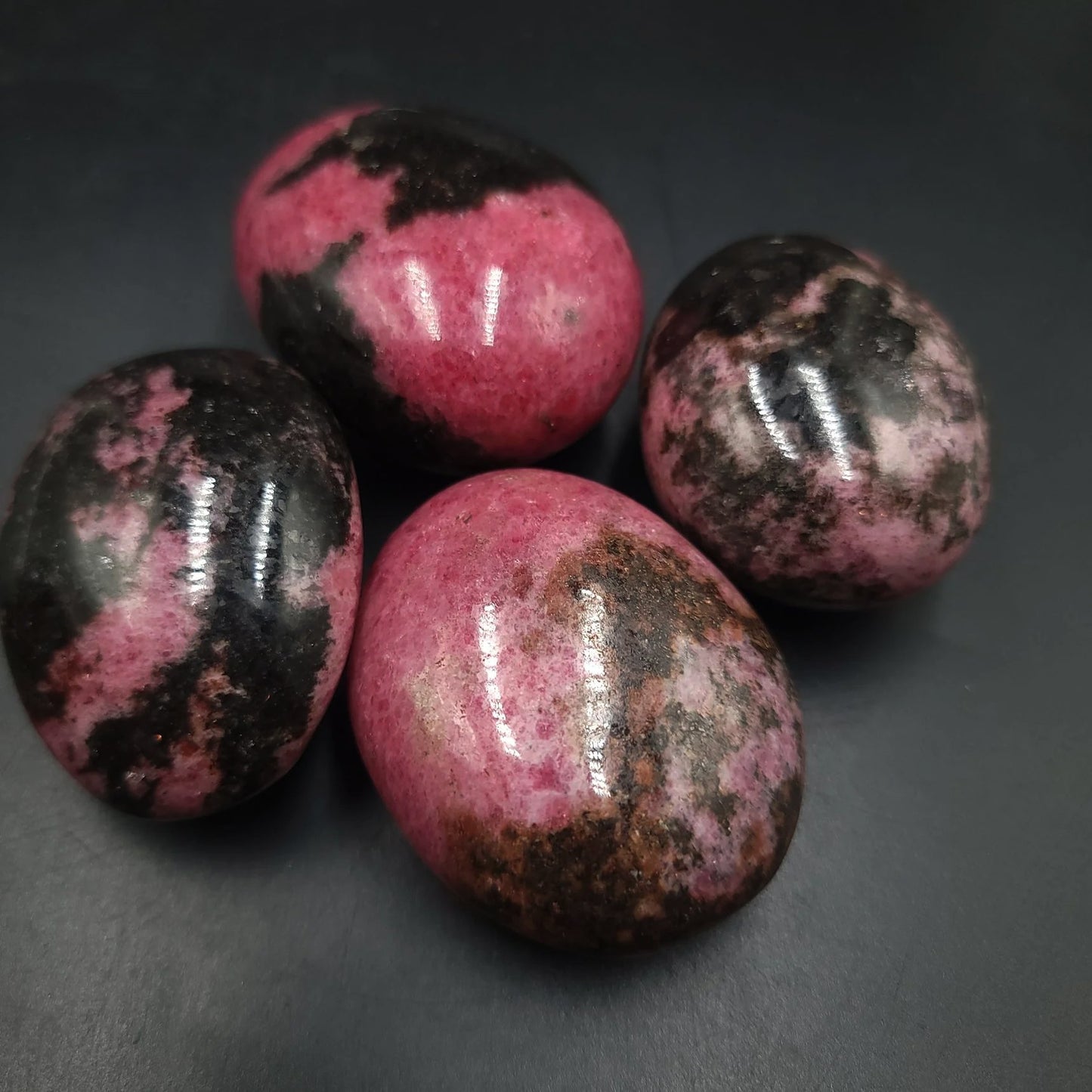 Rhodonite Palm Stone Gallet