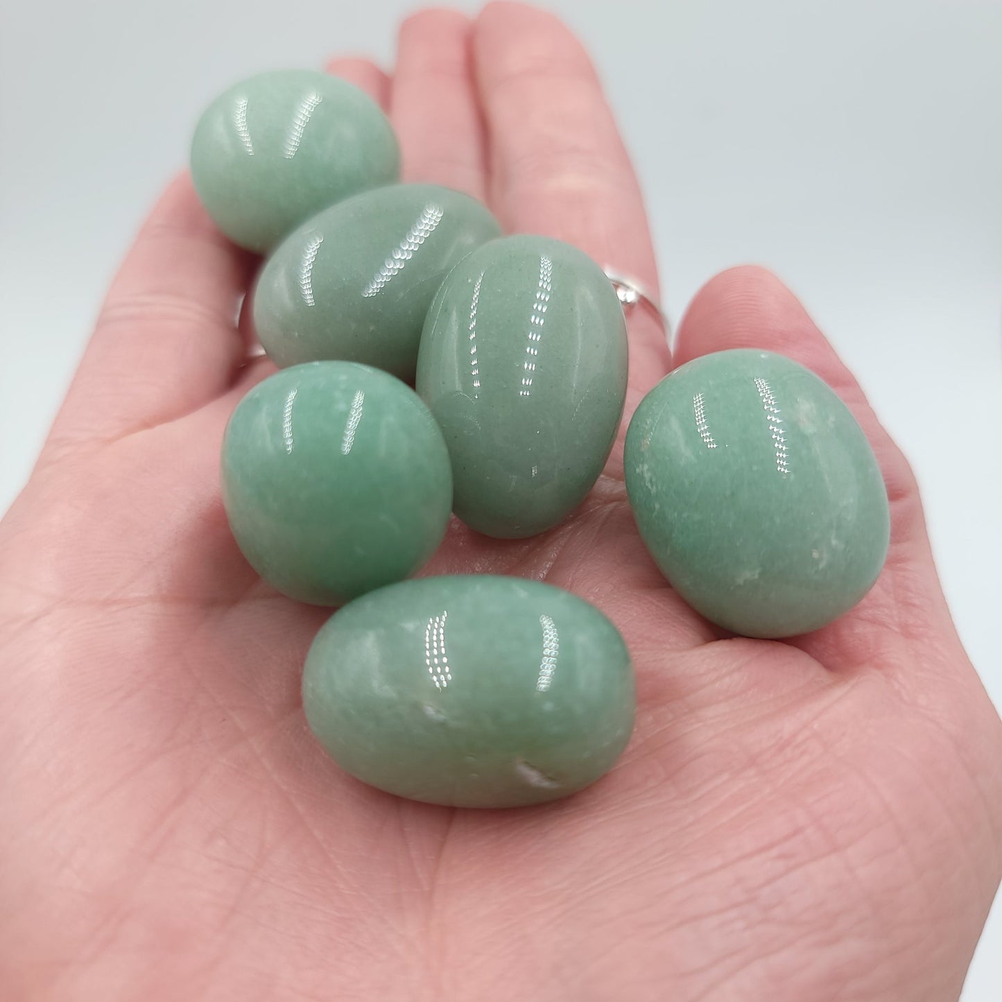 Green Aventurine Tumbled Stone HQ