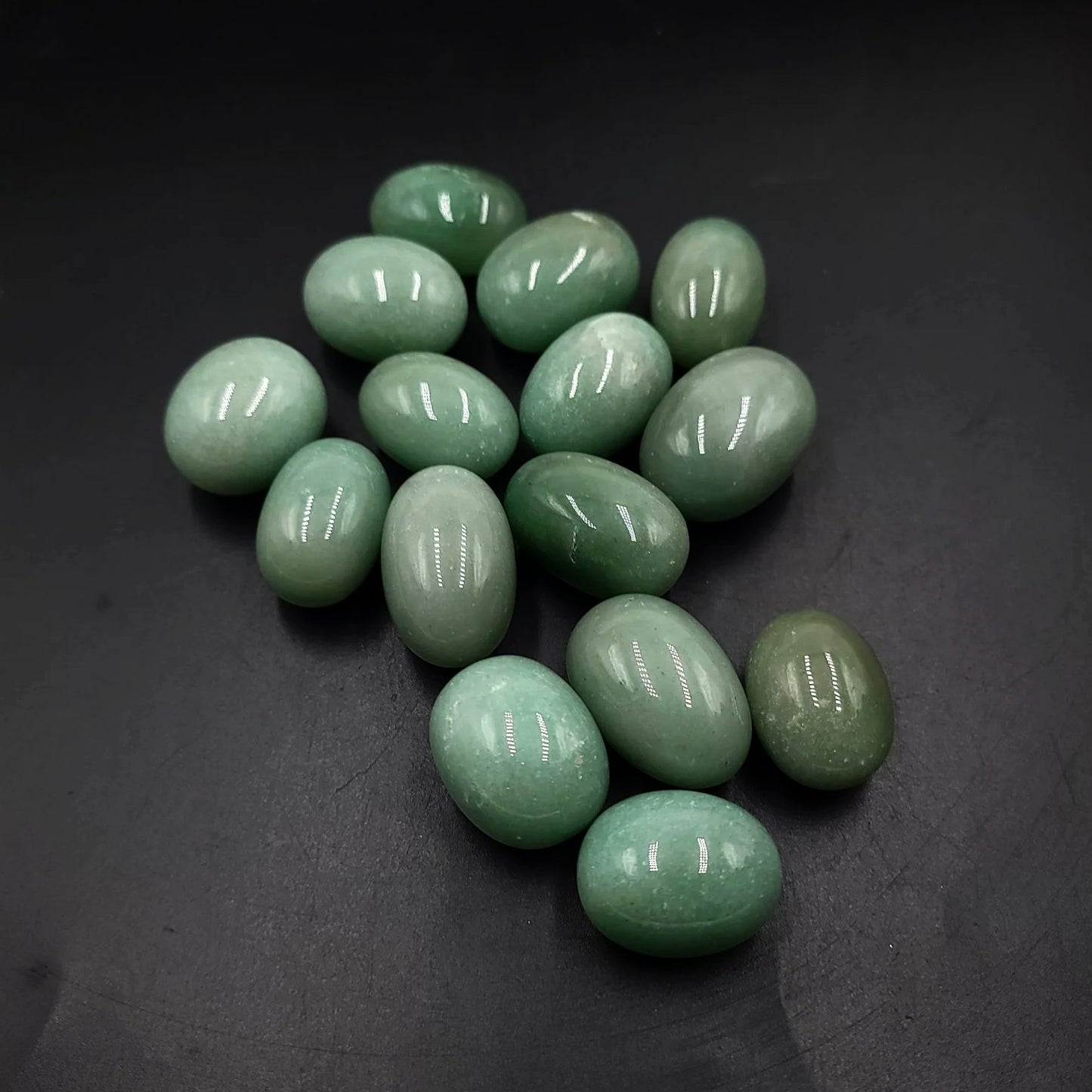 Green Aventurine Tumbled Stone HQ