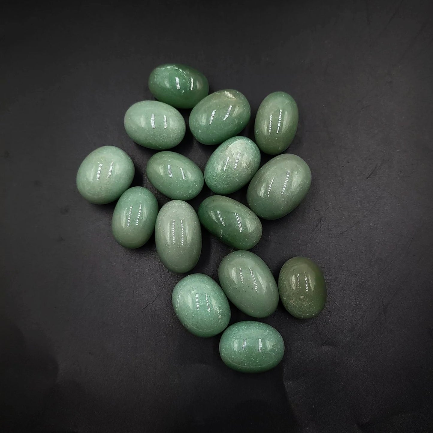 Green Aventurine Tumbled Stone HQ