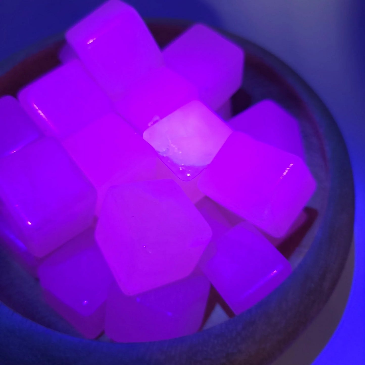 Mangano Calcite Cube Tumbled Stone HQ