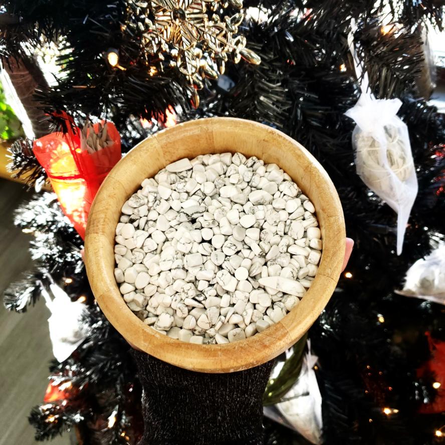 Howlite Chips - Elevated Metaphysical