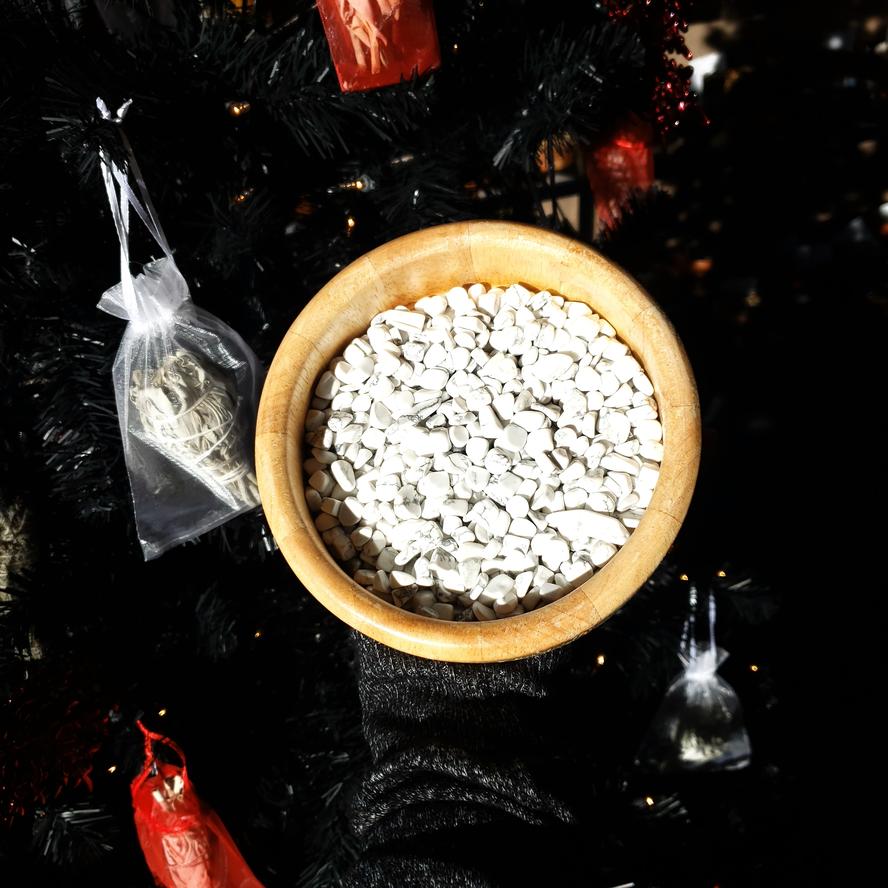 Howlite Chips - Elevated Metaphysical