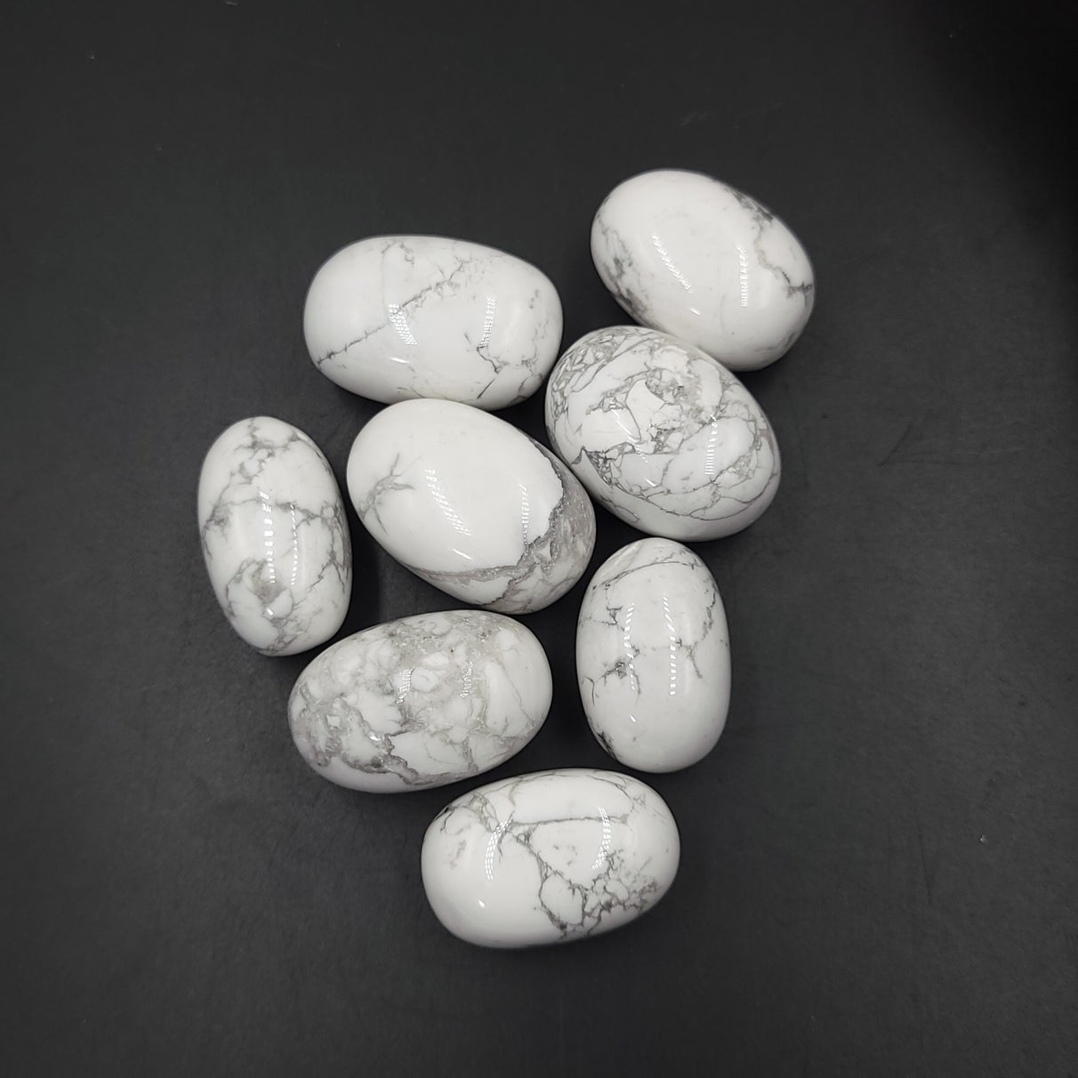 Howlite Tumbled Stone HQ - Elevated Metaphysical