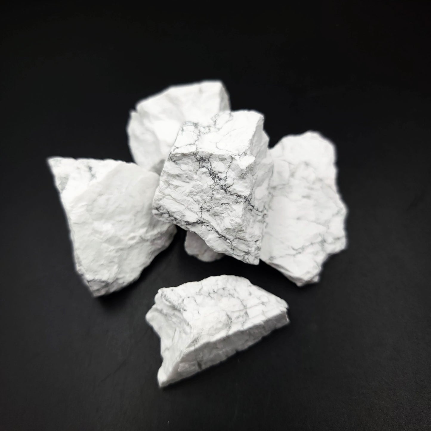 Howlite Rough Stone HQ