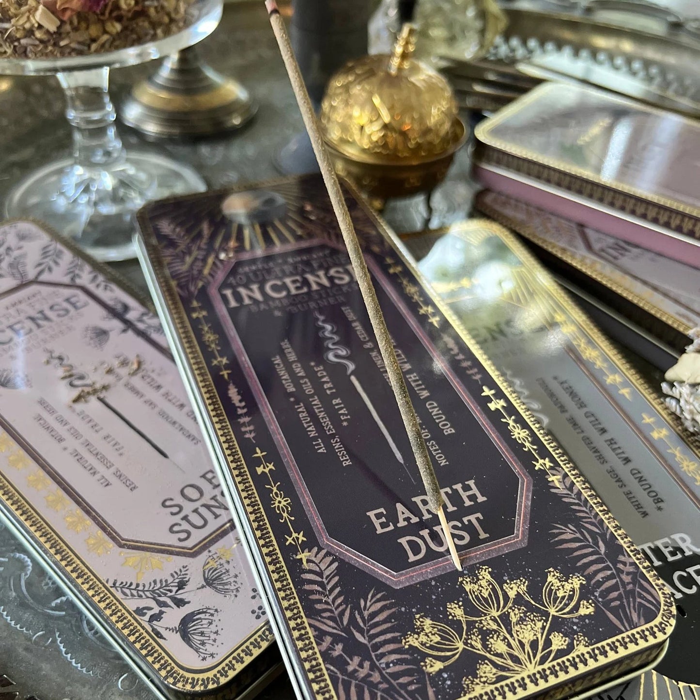 Earth Dust 40 Premium Incense Sticks & Burner Set