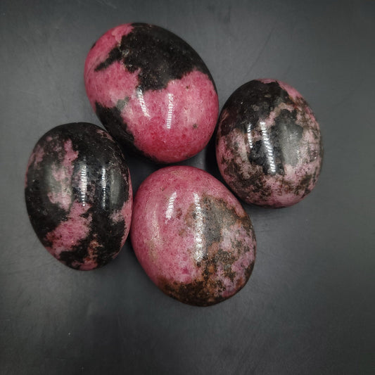 Rhodonite Palm Stone Gallet
