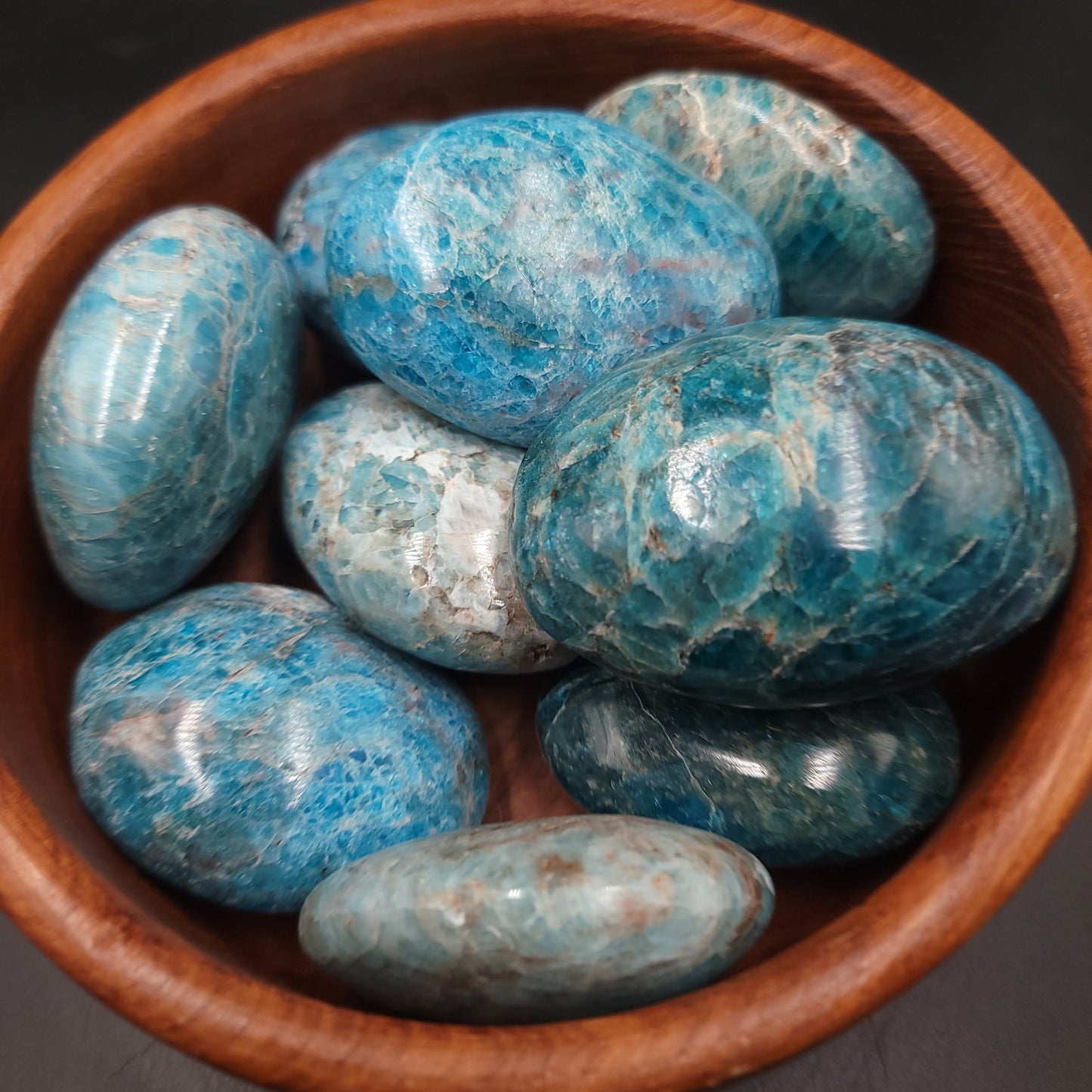 Blue Apatite Palm Stone Gallet