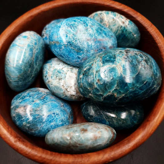 Blue Apatite Palm Stone Gallet