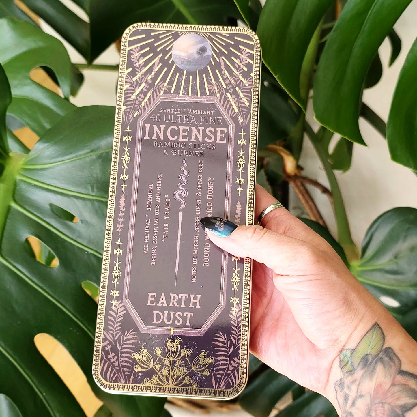 Earth Dust 40 Premium Incense Sticks & Burner Set