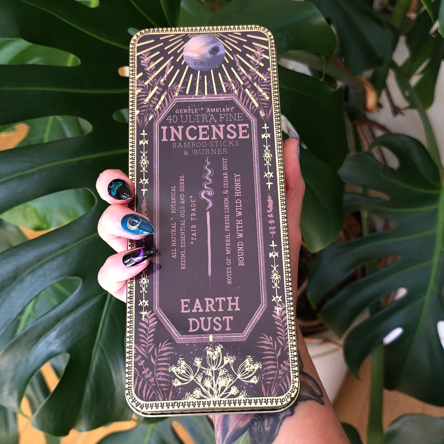 Earth Dust 40 Premium Incense Sticks & Burner Set
