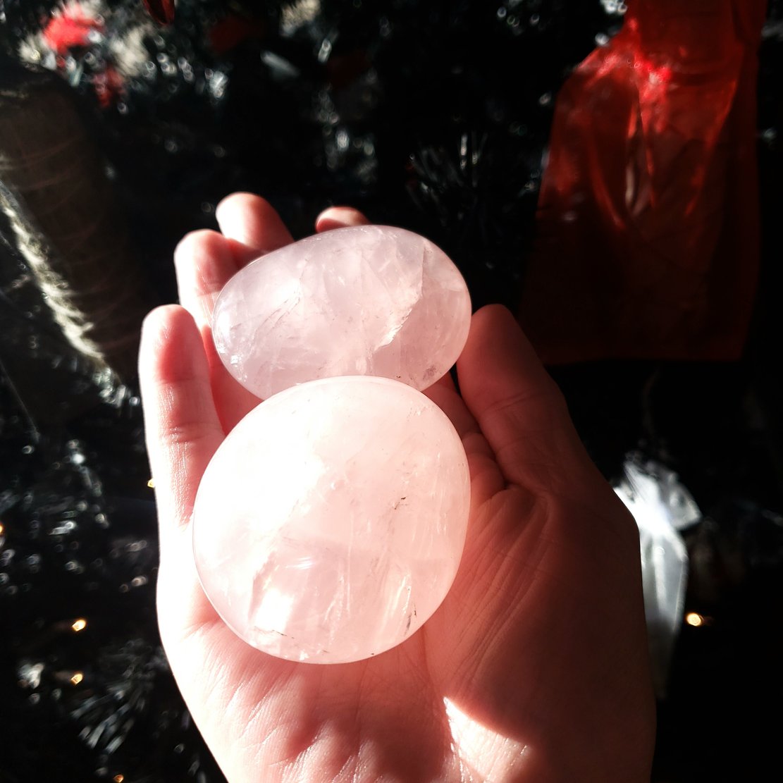 Rose Quartz Palm Stone Gallet