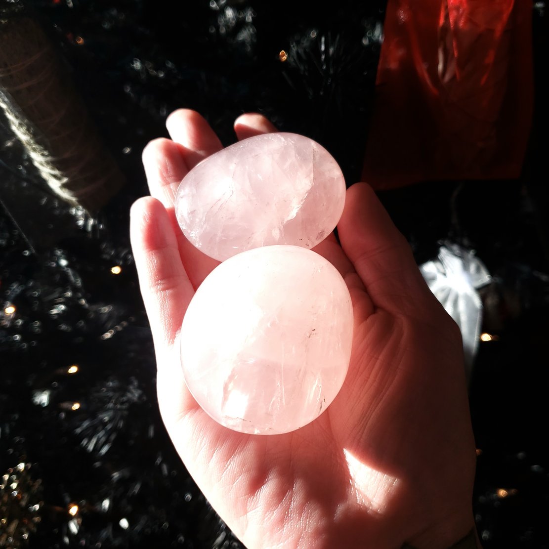 Rose Quartz Palm Stone Gallet