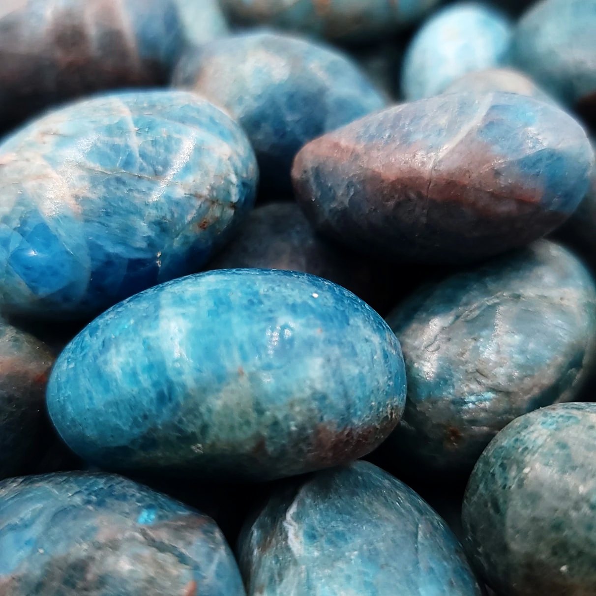 Blue Apatite Tumbled Stone HQ - Elevated Metaphysical