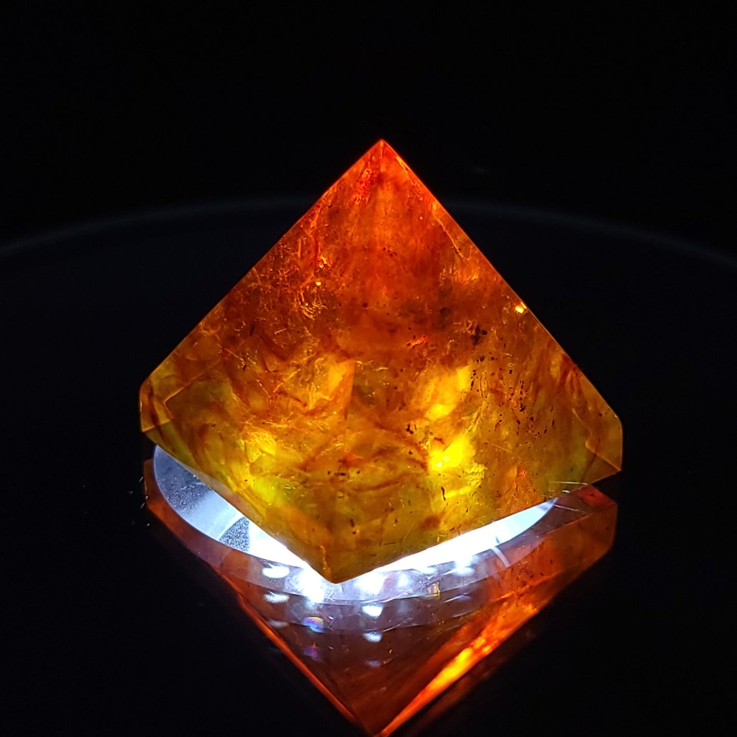 Amber Pyramid 1" 28mm